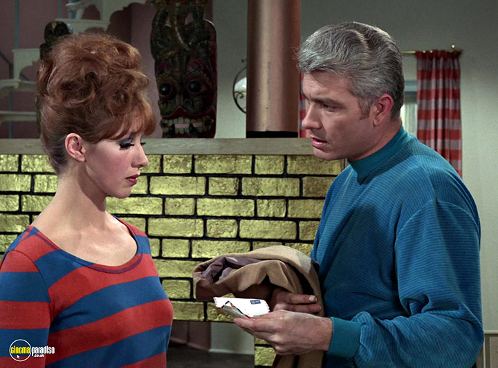 A still #83 from Man in a Suitcase: Series (1968)