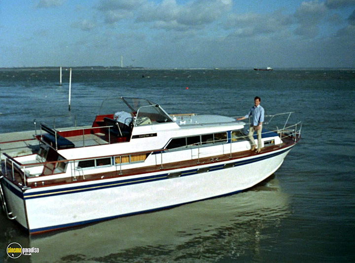A still #103 from Man in a Suitcase: Series (1968)