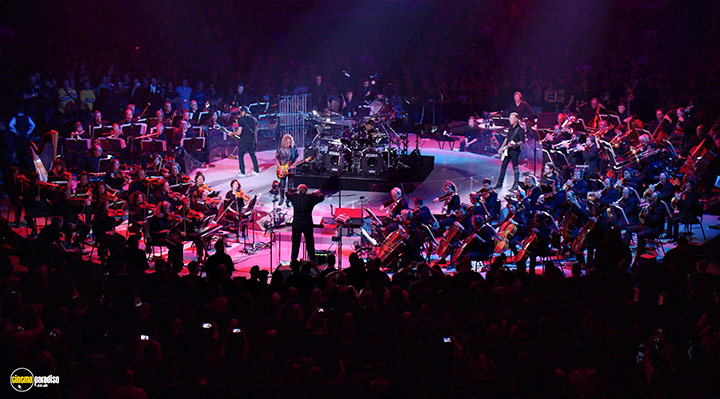 A still #25 from Metallica: S and M 2 (2019)