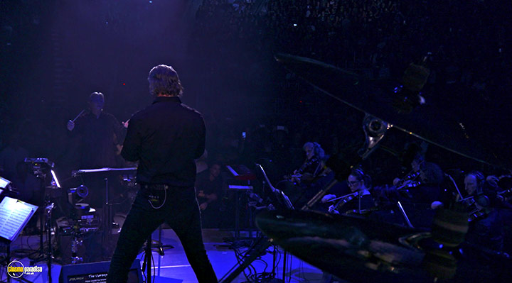 A still #24 from Metallica: S and M 2 (2019)