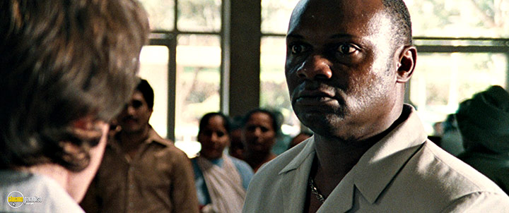 A still #25 from The Last King of Scotland (2006)