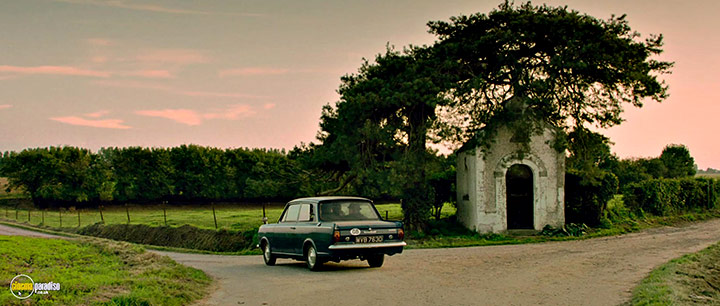A still #18 from The Hot Potato (2011)
