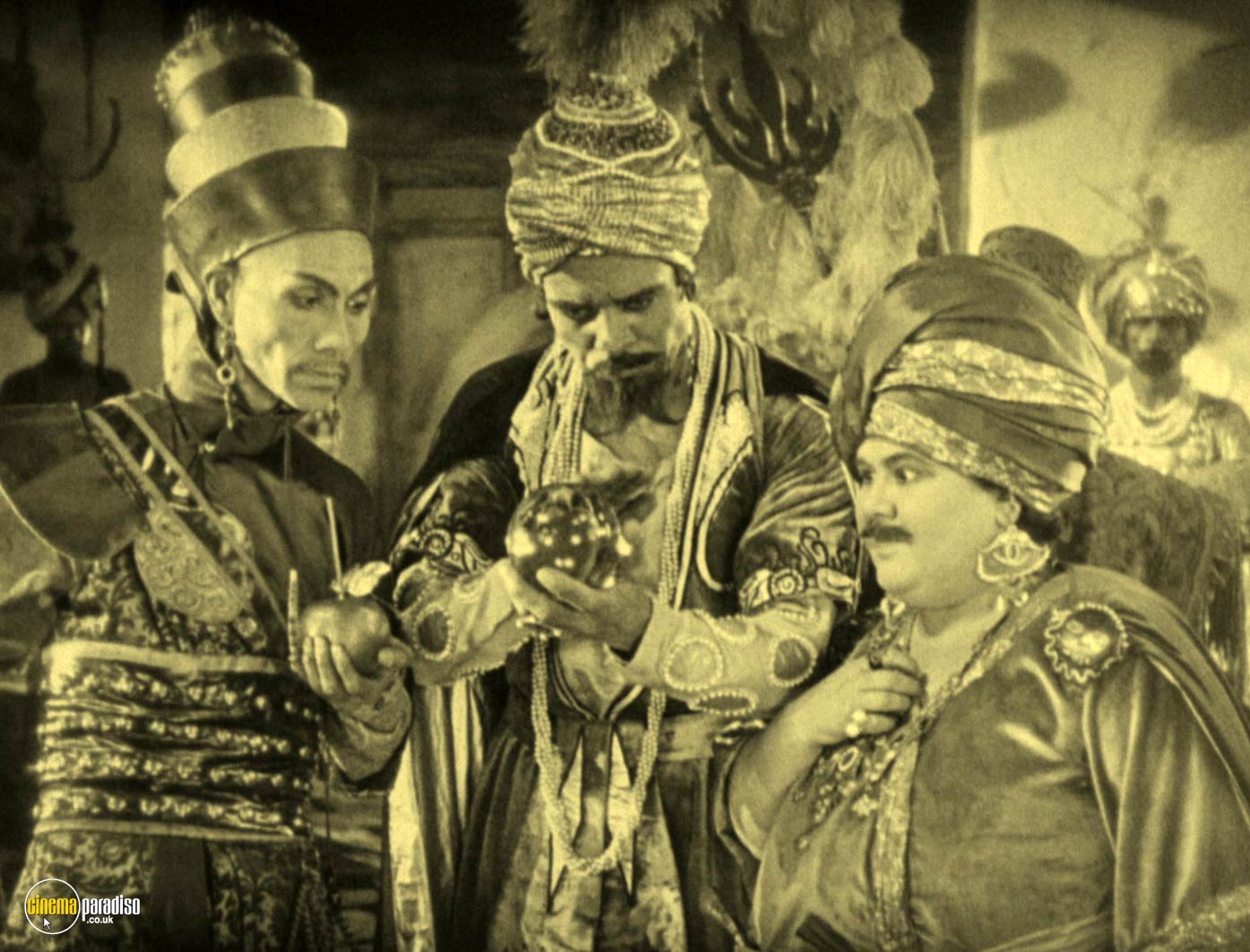 A still #15 from The Thief of Bagdad (1924)
