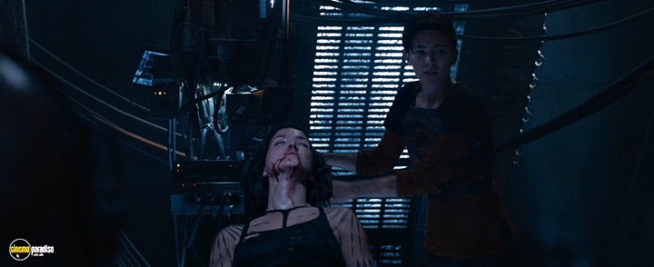 A still #22 from The Matrix Resurrections (2021)