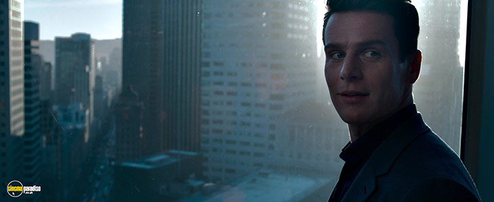 A still #15 from The Matrix Resurrections (2021)