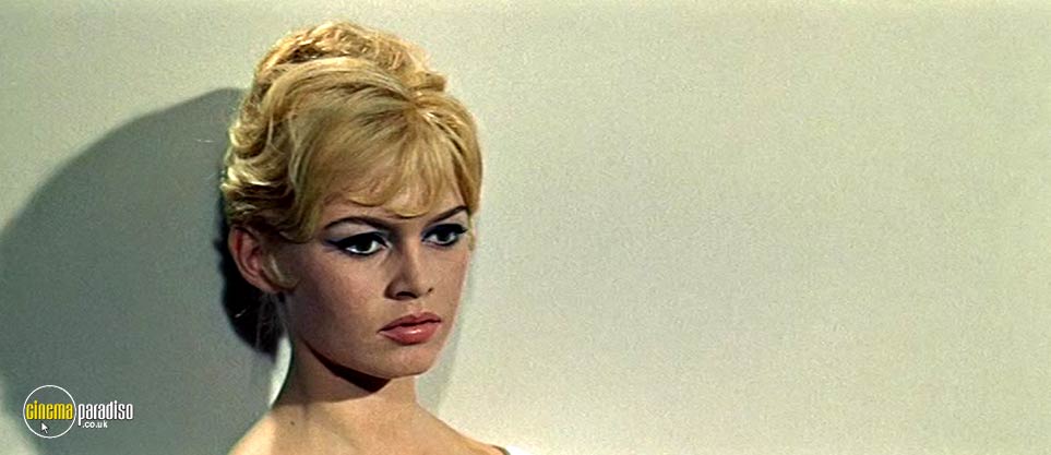 A still from The Night Heaven Fell (1958) 