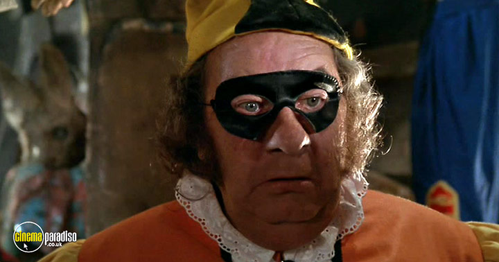 A still #5 from The Adventure of Sherlock Holmes' Smarter Brother (1975)
