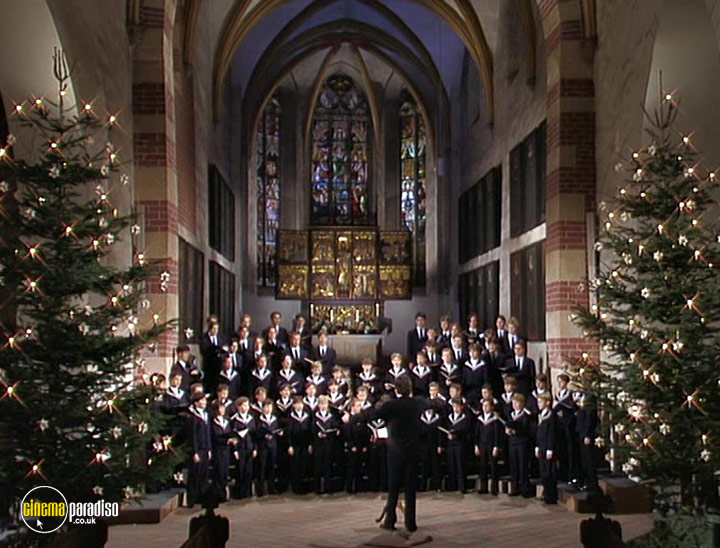 A still #20 from Gloria in Excelsis Deo (2002)