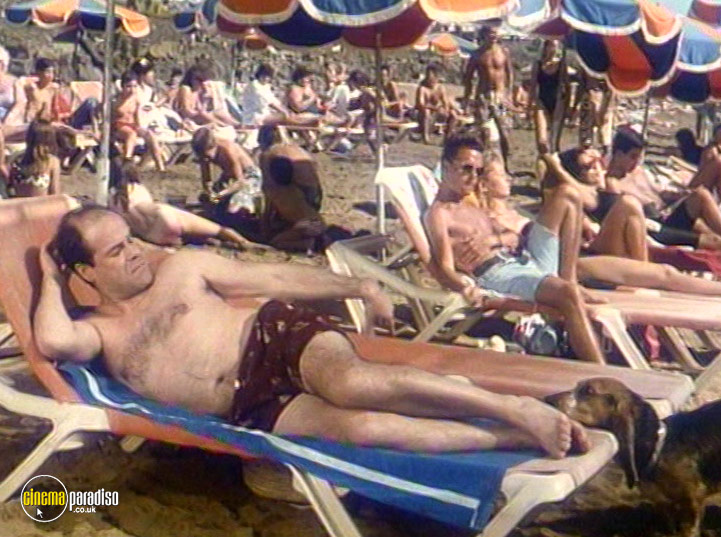 A still #35 from How to Be a Woman and Not Die in the Attempt (1991)