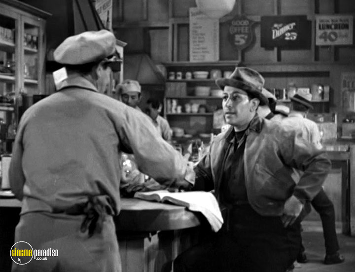 A still #18 from They Drive by Night (1940)