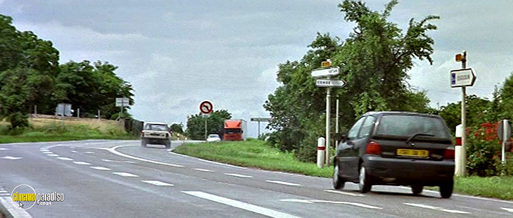 A still #22 from Those Who Love Me Can Take the Train (1998)