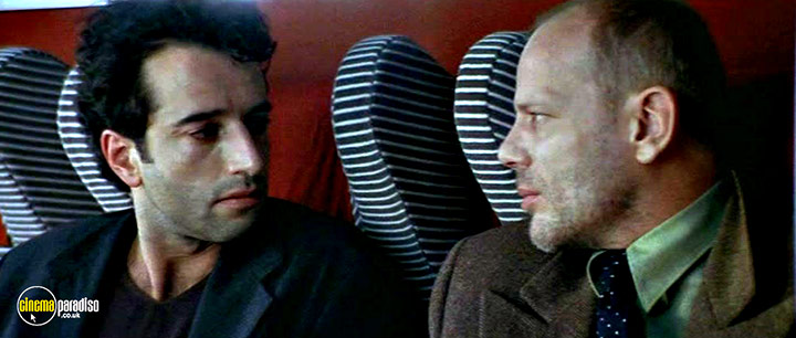A still #20 from Those Who Love Me Can Take the Train (1998)