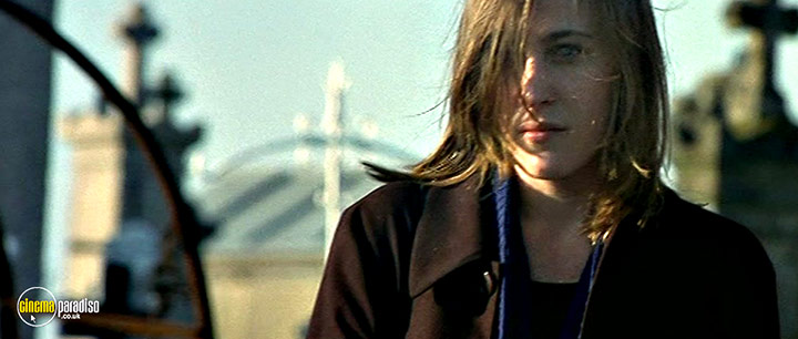 A still #16 from Those Who Love Me Can Take the Train (1998)
