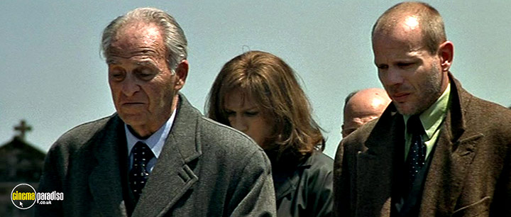 A still #15 from Those Who Love Me Can Take the Train (1998)