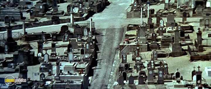 A still #3 from Those Who Love Me Can Take the Train (1998)