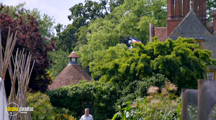 A still #27 from Simply Raymond Blanc: Series 2 (2022)