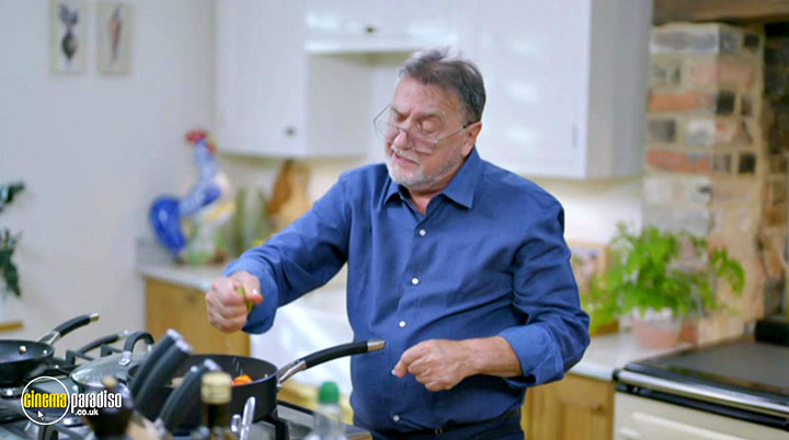 A still #26 from Simply Raymond Blanc: Series 2 (2022)
