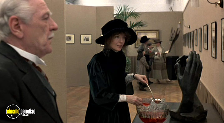 A still #32 from Reds (1981)
