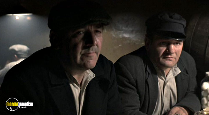 A still #25 from Reds (1981)