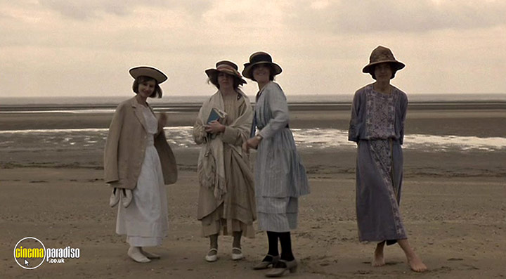 A still #19 from Reds (1981)