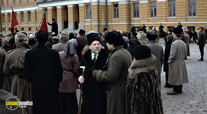 A still #8 from Reds (1981)