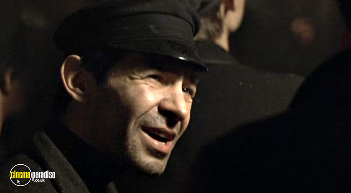 A still #6 from Reds (1981)