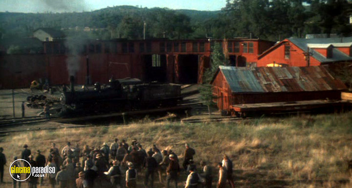 A still #24 from Bound for Glory (1976)