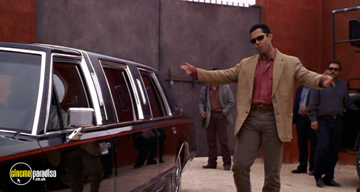 A still #13 from El Mariachi / Desperado (1995)
