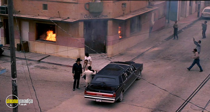 A still #8 from El Mariachi / Desperado (1995)