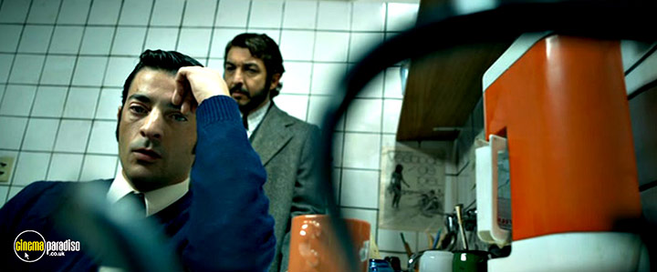 A still #21 from The Secret in Their Eyes (2009)