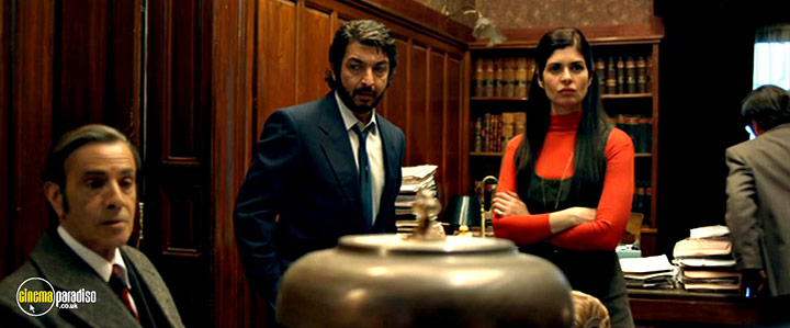 A still #20 from The Secret in Their Eyes (2009)