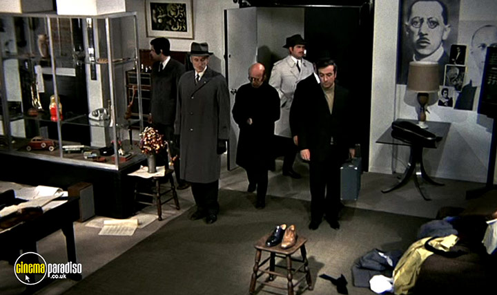 A still #21 from The Tall Blond Man with One Black Shoe (1972)