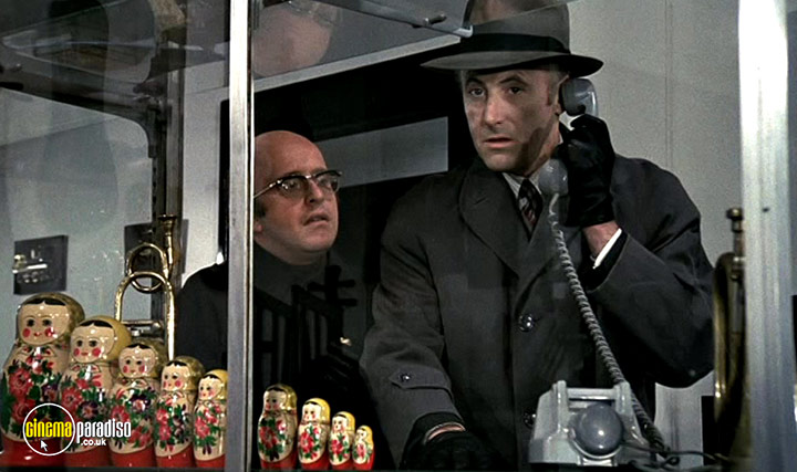 A still #20 from The Tall Blond Man with One Black Shoe (1972)