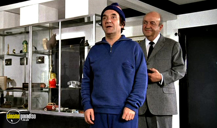 A still #5 from The Tall Blond Man with One Black Shoe (1972)