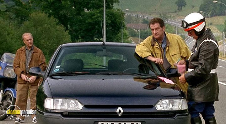 A still #21 from Happiness Is in the Field (1995)