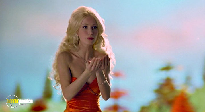 A still #24 from Ma Vie En Rose (1997)
