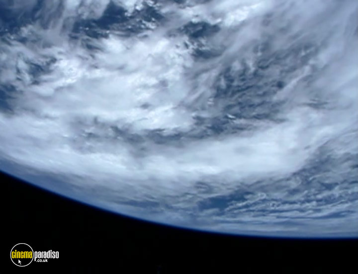 A still #5 from Earthlight (1998)