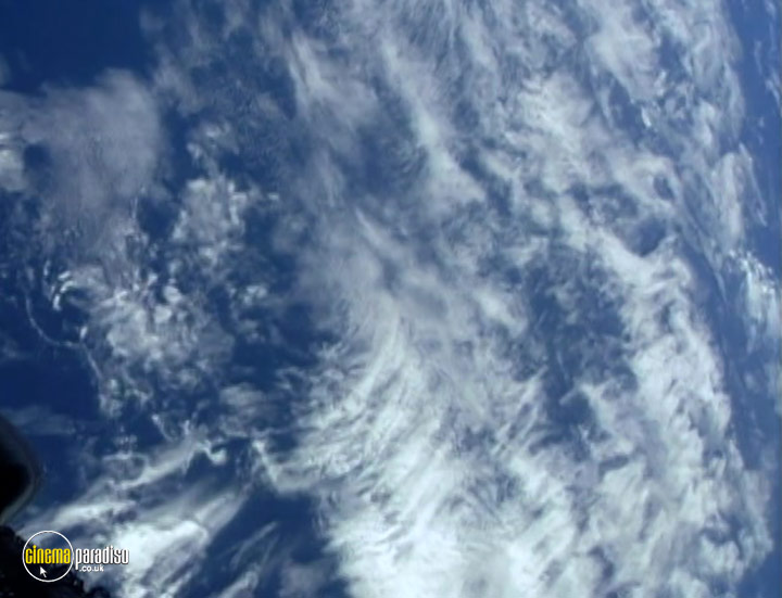 A still #4 from Earthlight (1998)