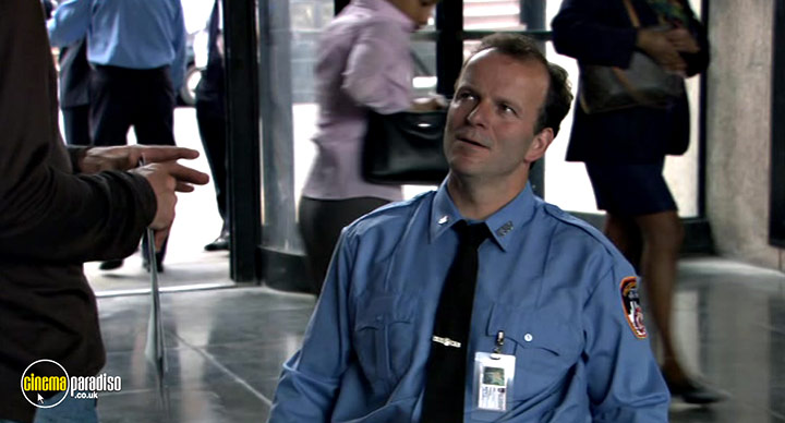 A still #34 from Rescue Me: Series 1 (2004)