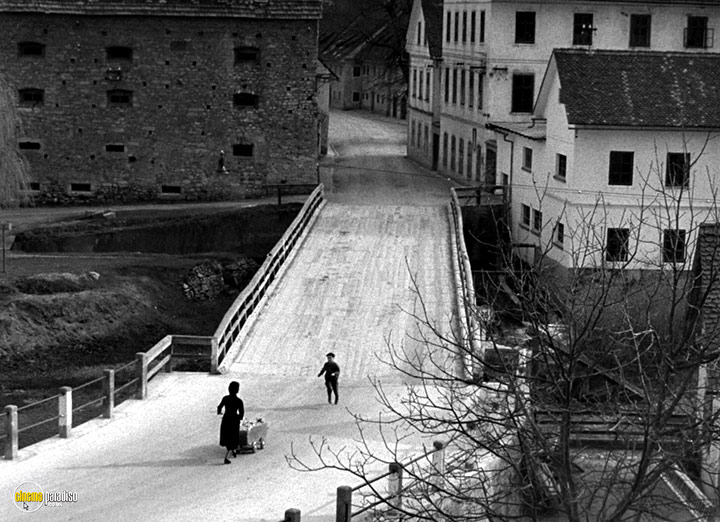 A still #46 from The Divided Heart (1954)
