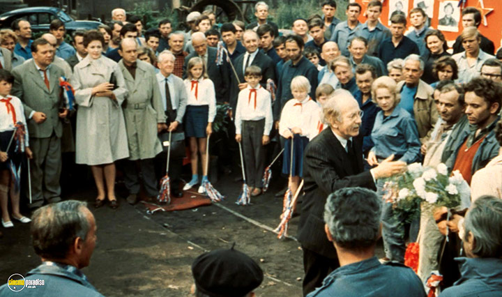 A still #24 from Larks on a String (1969)