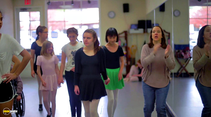 A still #11 from Everybody Dance (2022)