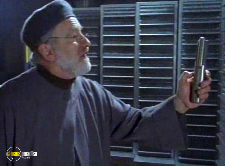 A still #22 from The Outer Limits: Series 6 (2000)