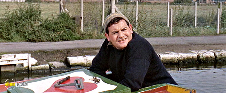 A still #33 from The Bargee (1964)