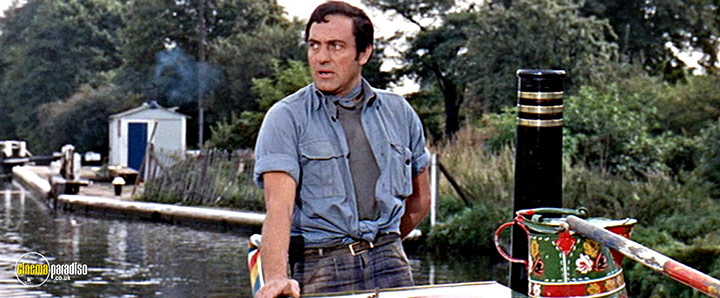 A still #32 from The Bargee (1964)