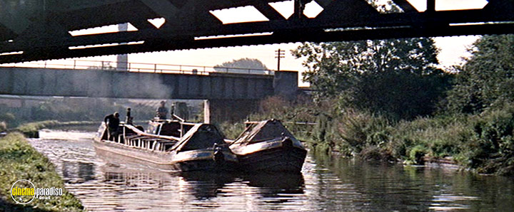 A still #31 from The Bargee (1964)