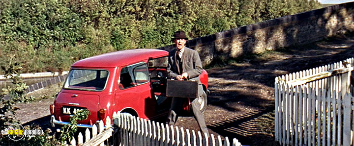 A still #9 from The Bargee (1964)