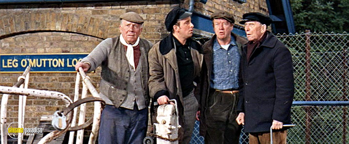 A still #7 from The Bargee (1964)