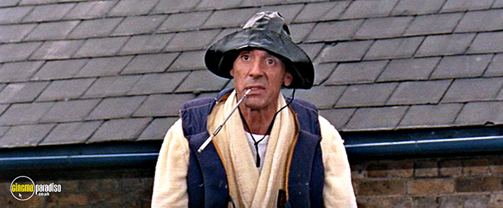 A still #6 from The Bargee (1964)