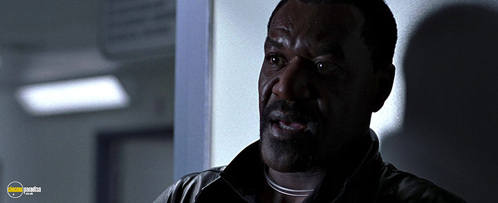 A still #29 from The One (2001)